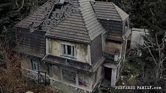 PERVERSE : Horny🥵 Housemates′ Extreme Piss Sessions!